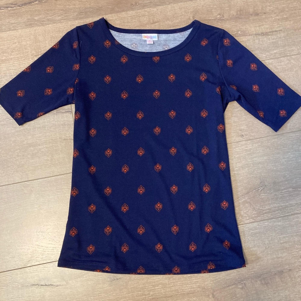 Lularoe tshirt